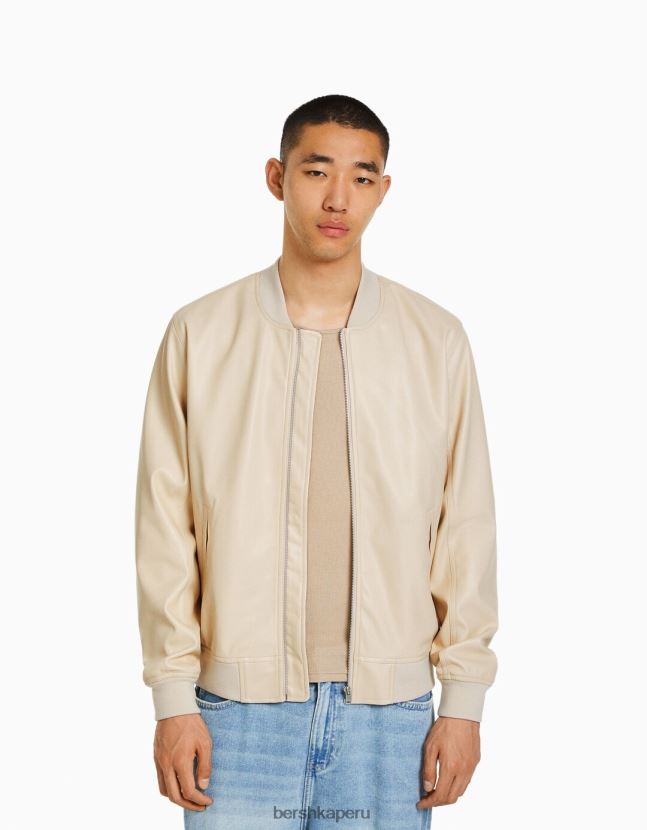 beige Bershka hombres chaqueta bomber de piel sintética 806J6B3065