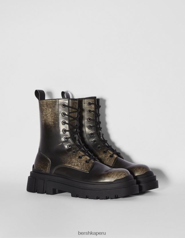 negro Bershka hombres botas desgastadas con suela track 806J6B3575