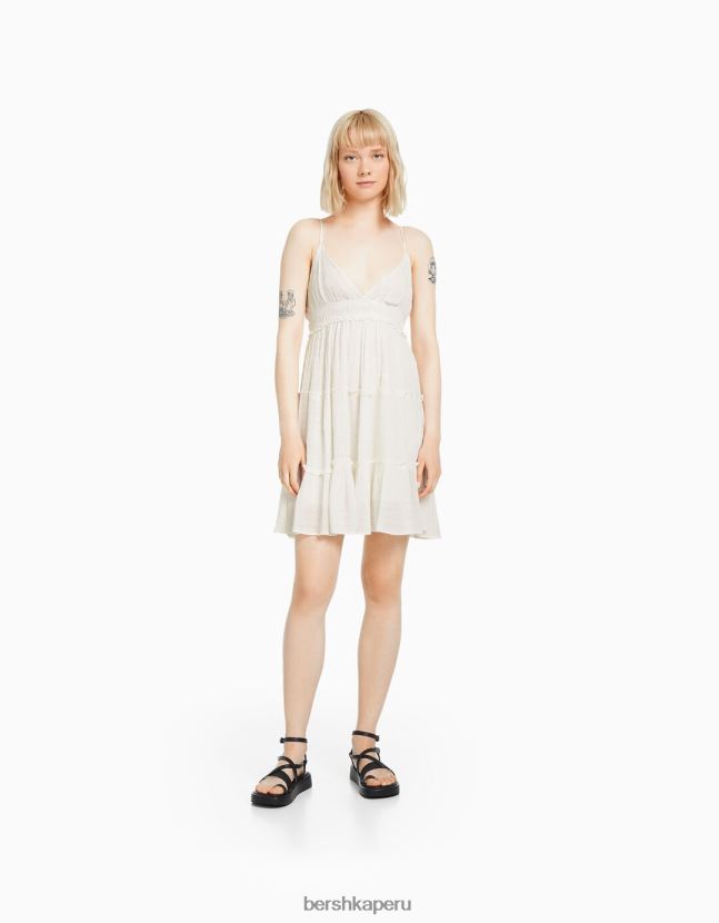 crema Bershka mujer mini vestido con tirantes con volantes 806J6B4091