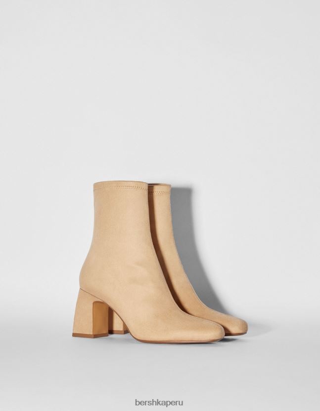 camello Bershka mujer botines ajustados con tacón alto 806J6B2281